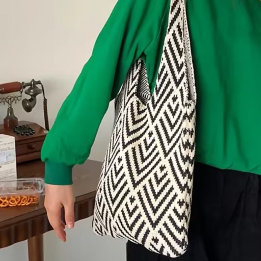 NEW! Boho Knit Bag Crossbody Purse 💐 Perfect Spring Accessory
